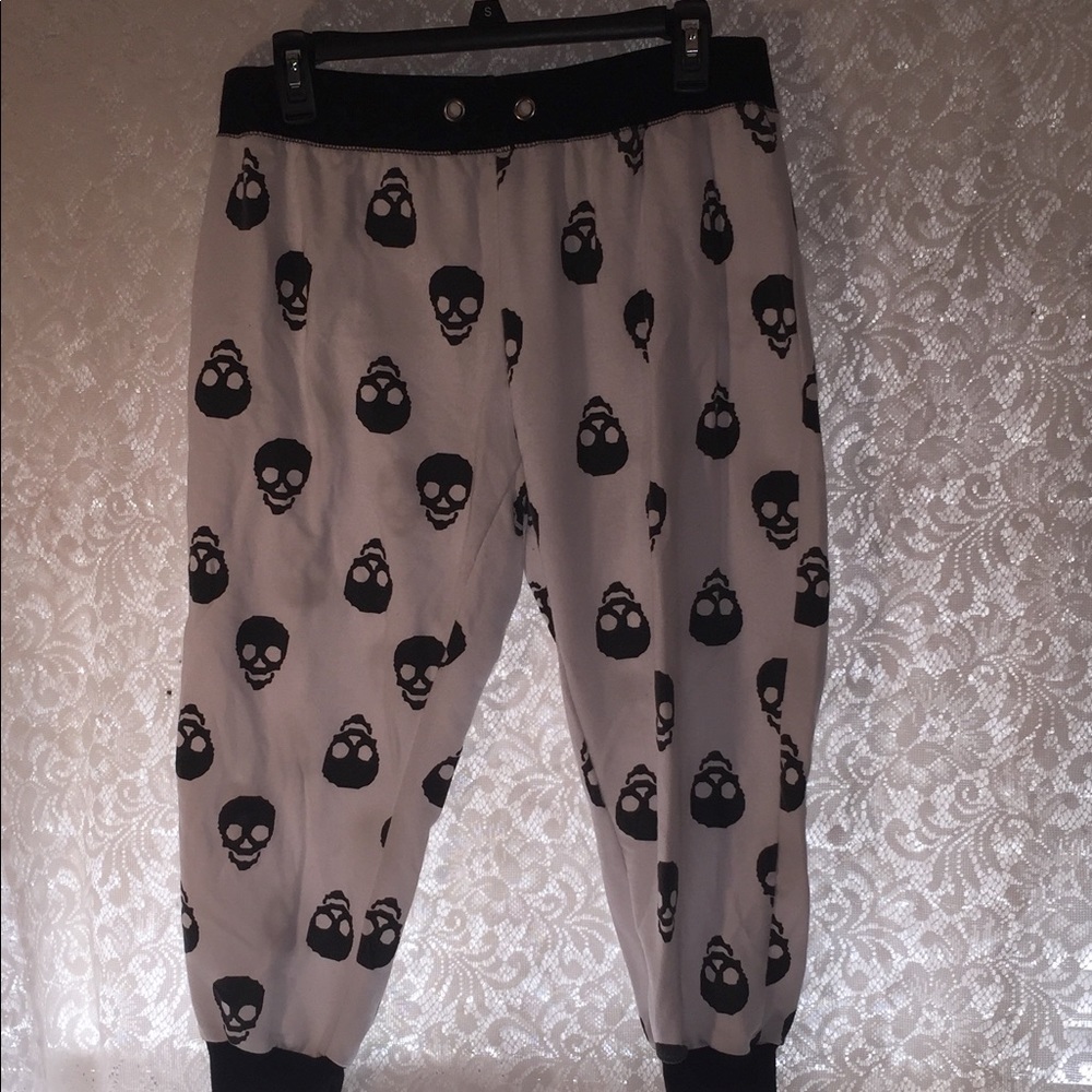 Skul capri sweats
